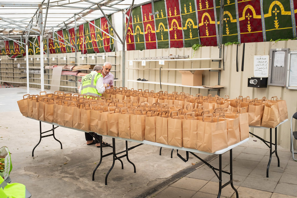 MOSQUEE DE COURBEVOIE - DISTRIBUTION ALIMENTAIRE PENDANT LE RAMADAN