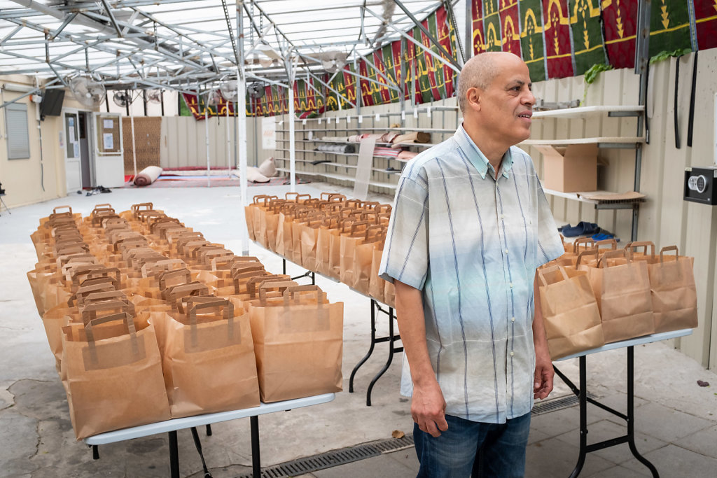 MOSQUEE DE COURBEVOIE - DISTRIBUTION ALIMENTAIRE PENDANT LE RAMADAN